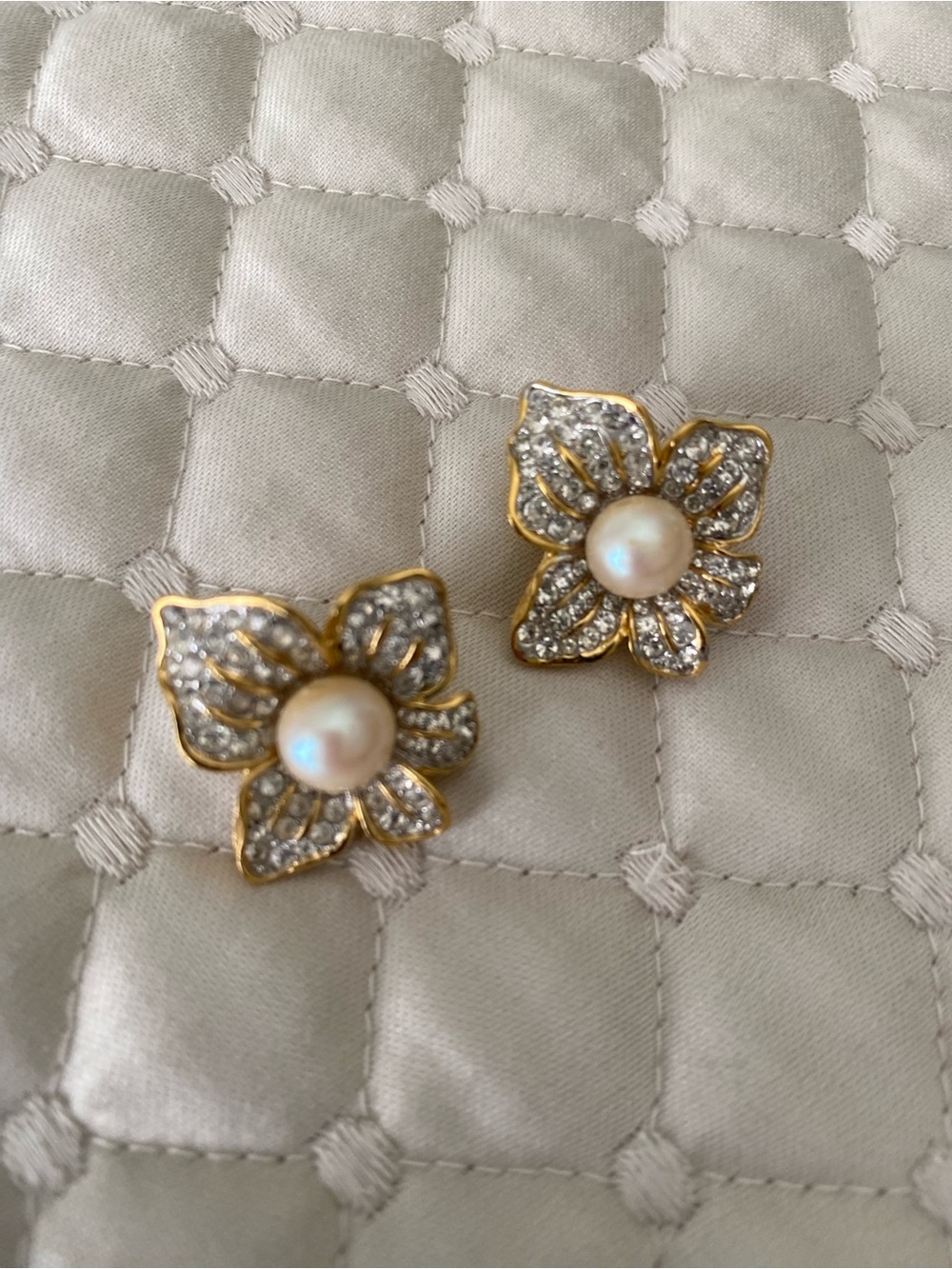 Gold and Pearl Flower Crystal Clip-on Earrings - Elegant Women's Jewelry